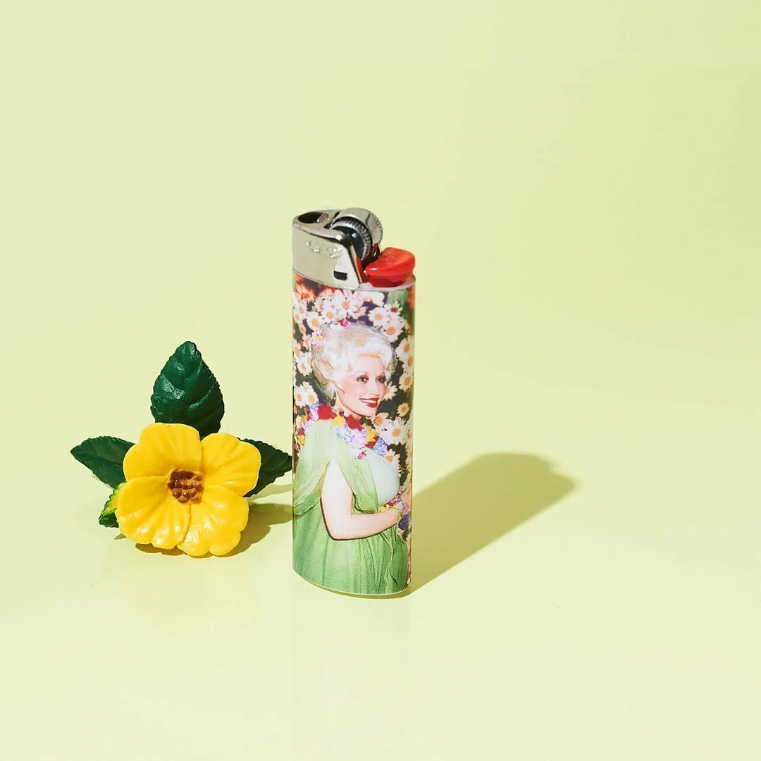 New 🔥 Friends NYC $10 Or Less Pop Star Lighter - Dolly Parton Flowers 😍 8 Friends NYC $10 Or Less Pop Star Lighter - Dolly Parton Flowers