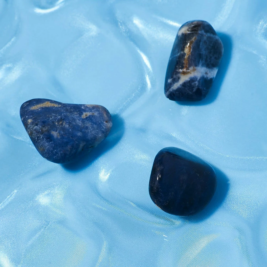 Cheap π Misc. Sodalite - Small Crystal $10 Or Less π 5 Misc. Sodalite - Small Crystal $10 Or Less