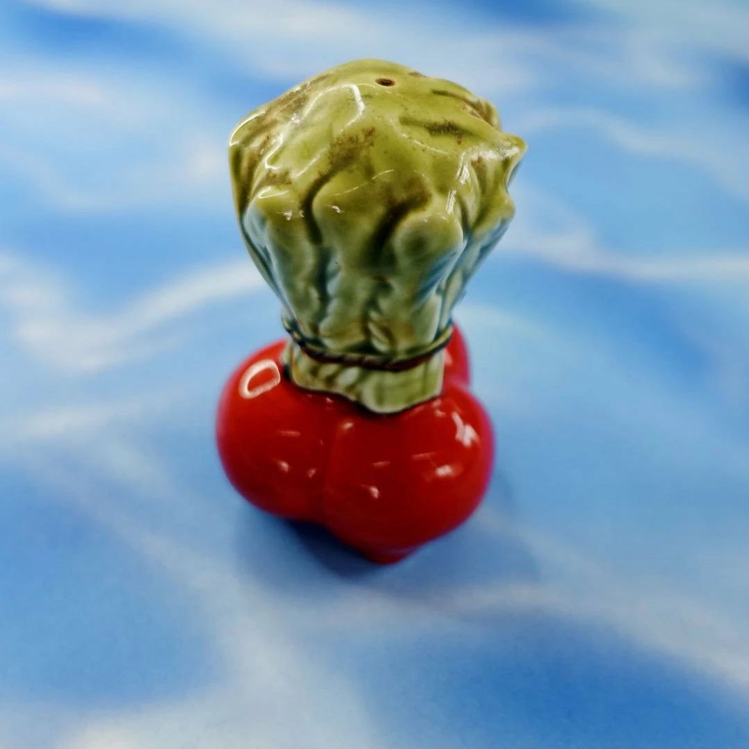 Brand new π $20 OR LESS! Vintage Radish Bunch Figurine π 8 $20 OR LESS! Vintage Radish Bunch Figurine