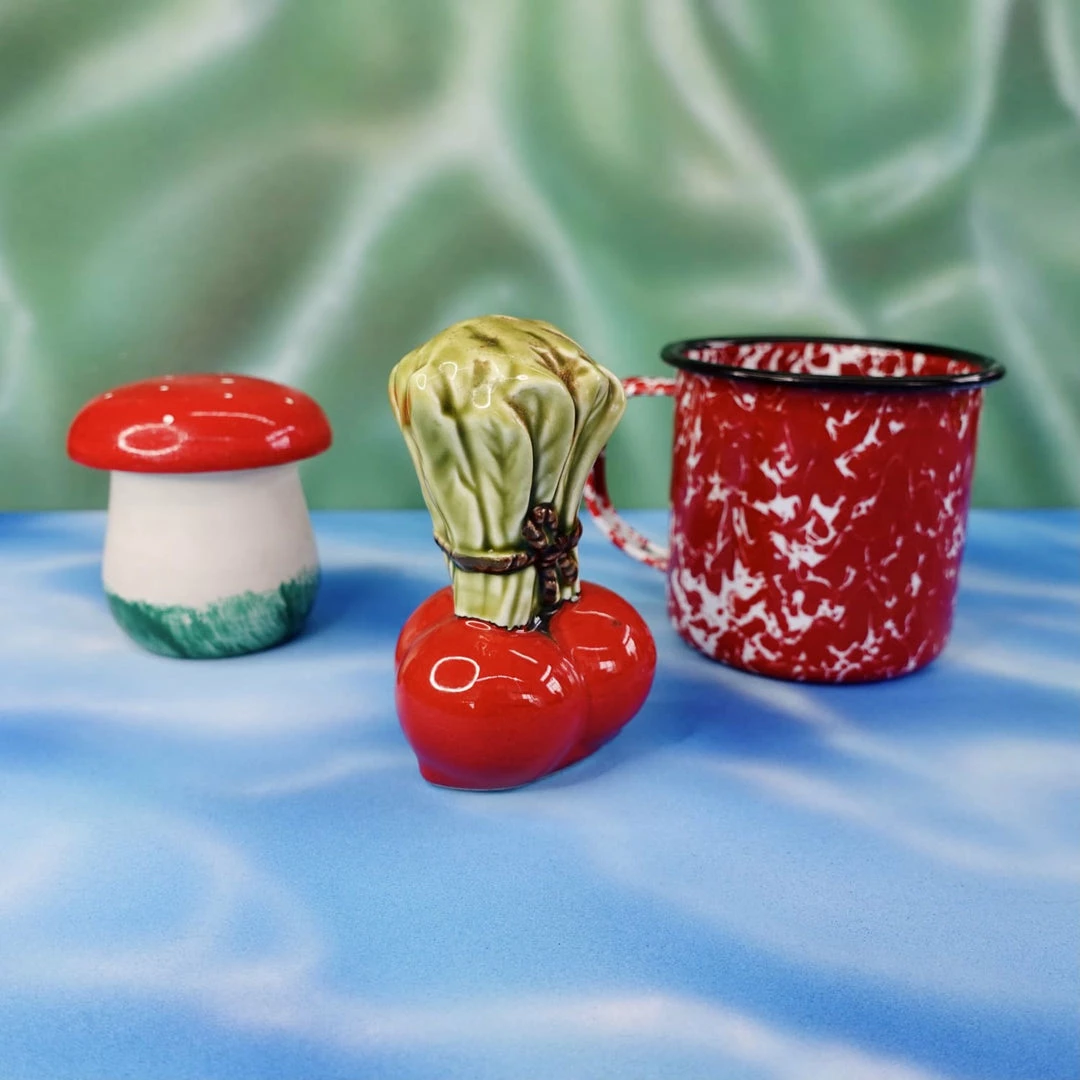 Brand new π $20 OR LESS! Vintage Radish Bunch Figurine π 4 $20 OR LESS! Vintage Radish Bunch Figurine