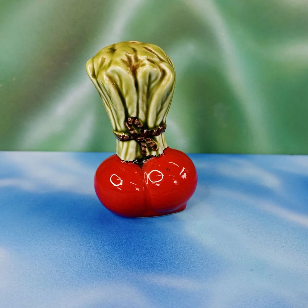 Brand new π $20 OR LESS! Vintage Radish Bunch Figurine π 3 $20 OR LESS! Vintage Radish Bunch Figurine